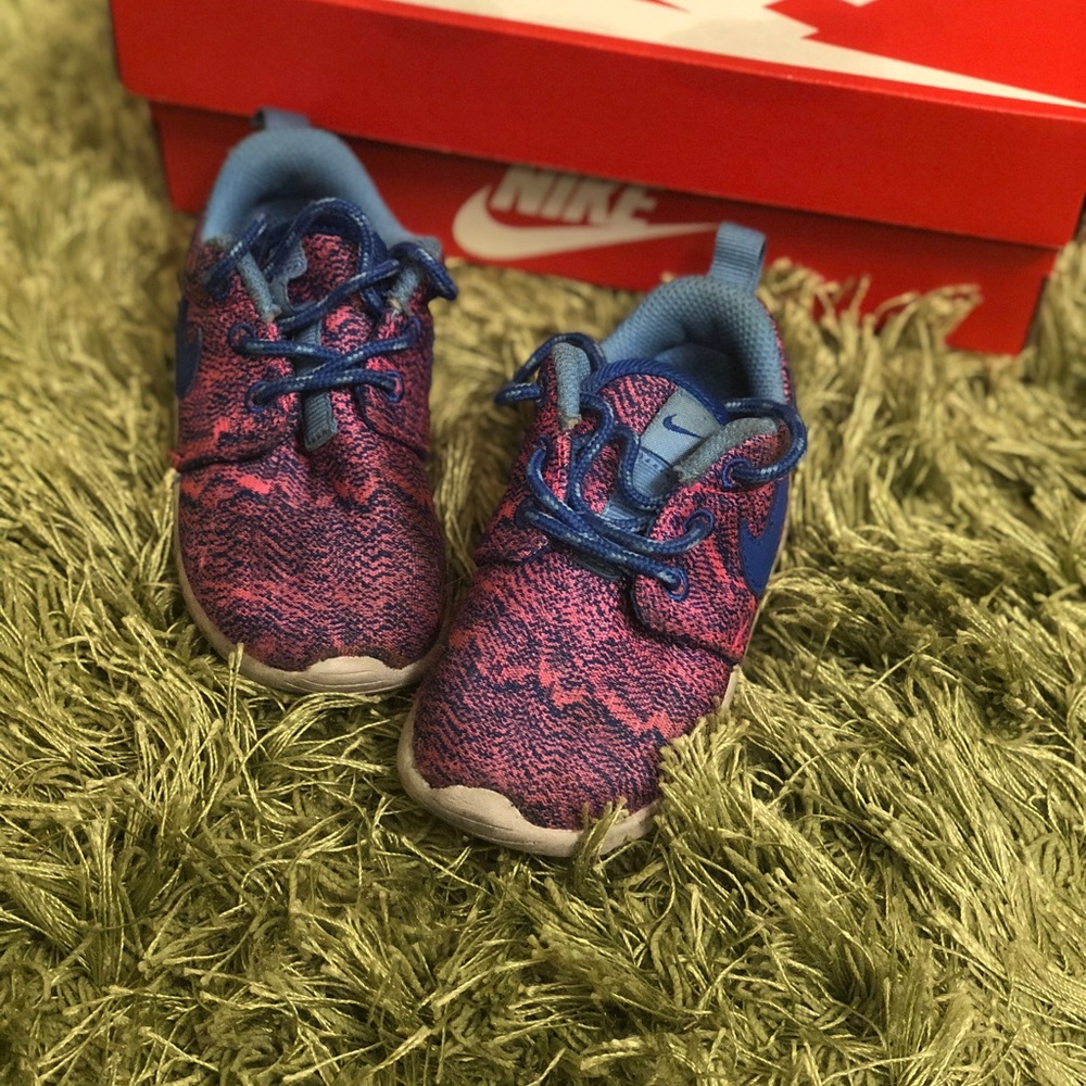 Nike Rosherun ✔️ Pink & Blue SOLD